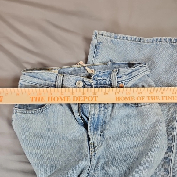 Levi's Light Blue Straight Leg Jeans - Picture 3 of 6